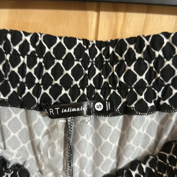 TART Intimates Black and White Patterned sleepwear Pants - Picture 4 of 4
